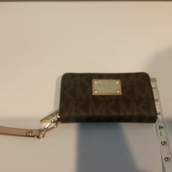 Michael Kors Signature logo Wristlet Wallet - Picture 7 of 11